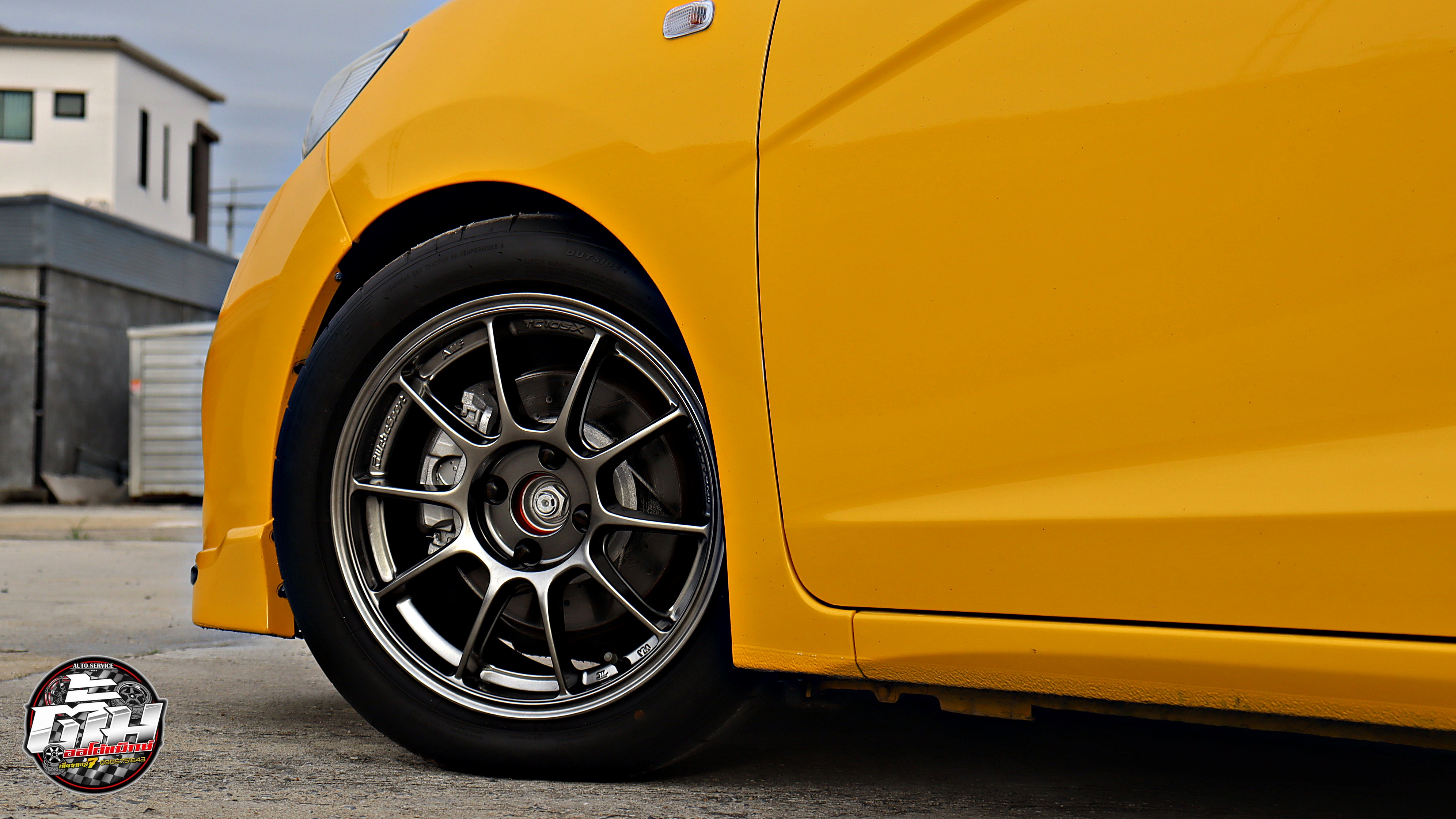 TOYOTA YARIS เปลี่ยนล้อยาง ล้อ TC105X ขอบ15นิ้ว ยาง KINTO FORZA 001 195/50R15 82V