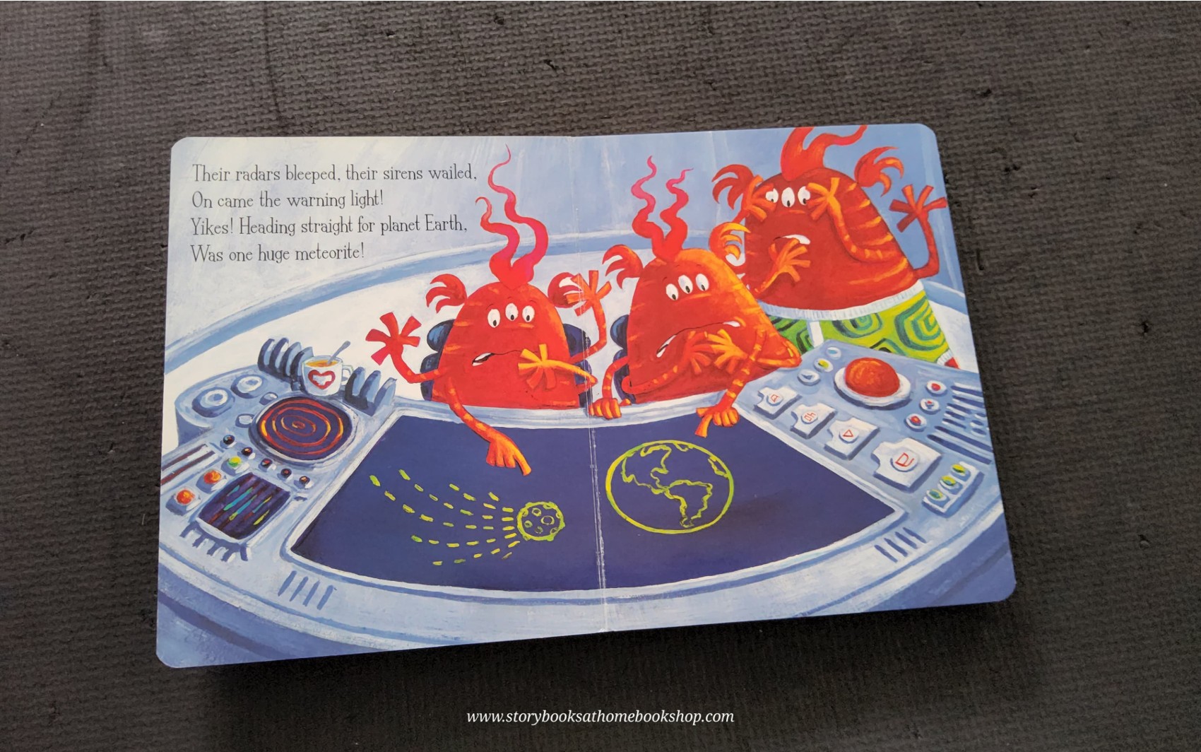 **BOARD BOOK** 🍅🍓ALIENS IN UNDERPANTS SAVE THE WORLD♥️♥️