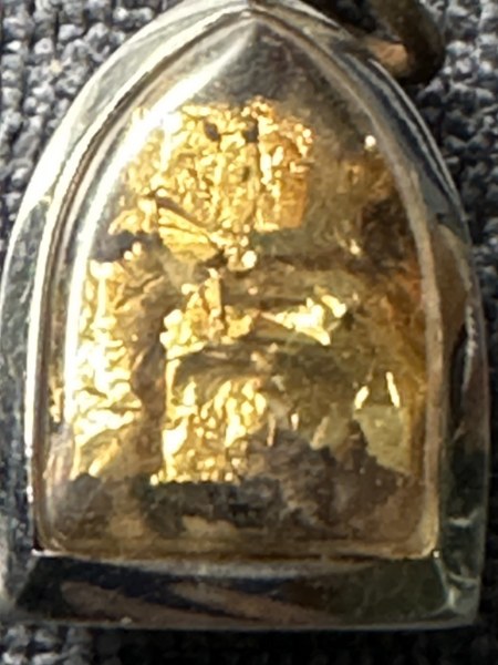 ทันตธาตุ ครูบาก๋องคำ วัดป่าคา จ. เชียงราย ร.ต.อ.พิทักษ์ ได้มาจากคุณปรีชา อดีตทำงานชลประทานใน จ.เชียงราย คุณปรีชา อายุ 65 ปี เป็นคน อ.พาน จ.เชียงราย คุณปรีชา เป็นลูกศิษย์ครูบาก๋องคำ นับถือครูบาก๋องคำมาก คุณปรีชา ได้รับพระทันตธาตุมาเมื่อปี 2543