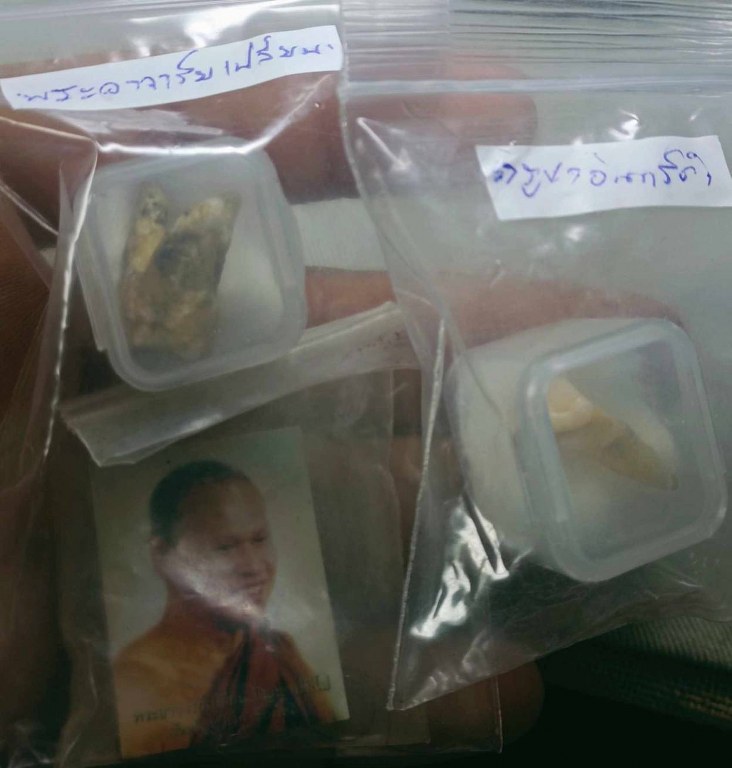 พระทันตธาตุครูบาอินทร์คำ วัดไชยสถาน อ.สารภี จ.เชียงใหม่ ได้มาจากพ่อหลวงชา ปัจจุบันอายุ 68 ปี (บันทึก พ.ศ.2566) อดีตผู้ใหญ่บ้าน ใน อ.แม่แตง จ.เชียงใหม่ พ่อหลวงชาเล่าว่าได้มาจากพ่อหนานทา อายุ 74 ปี เมื่อปี 2553