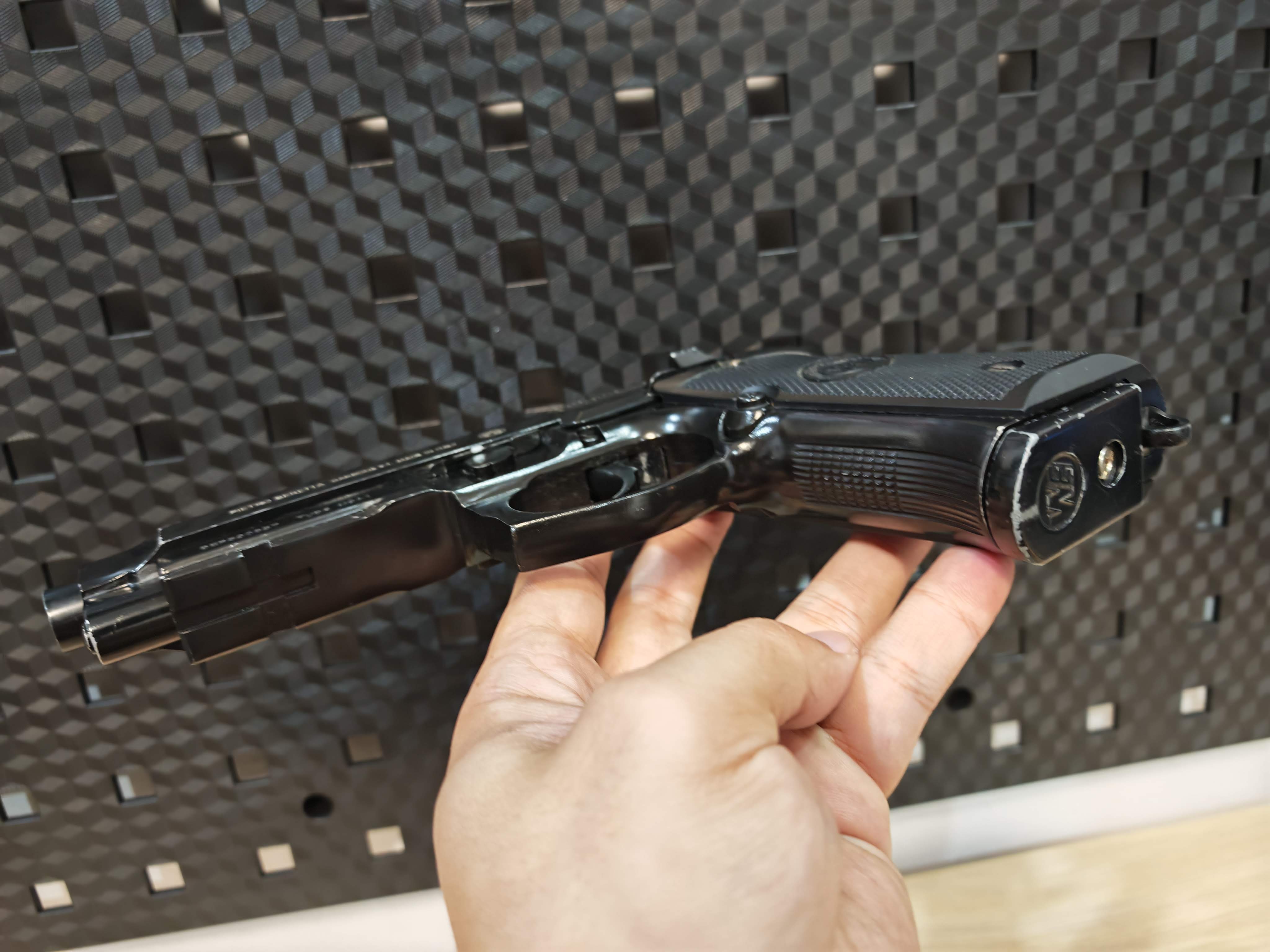 WE Beretta M9A1 โลหะทั้งตัว GBB ไต้หวัน BB Gun บีบีกัน แบบแก๊ส ปืนอัดลม มือสอง Airsoft Gun