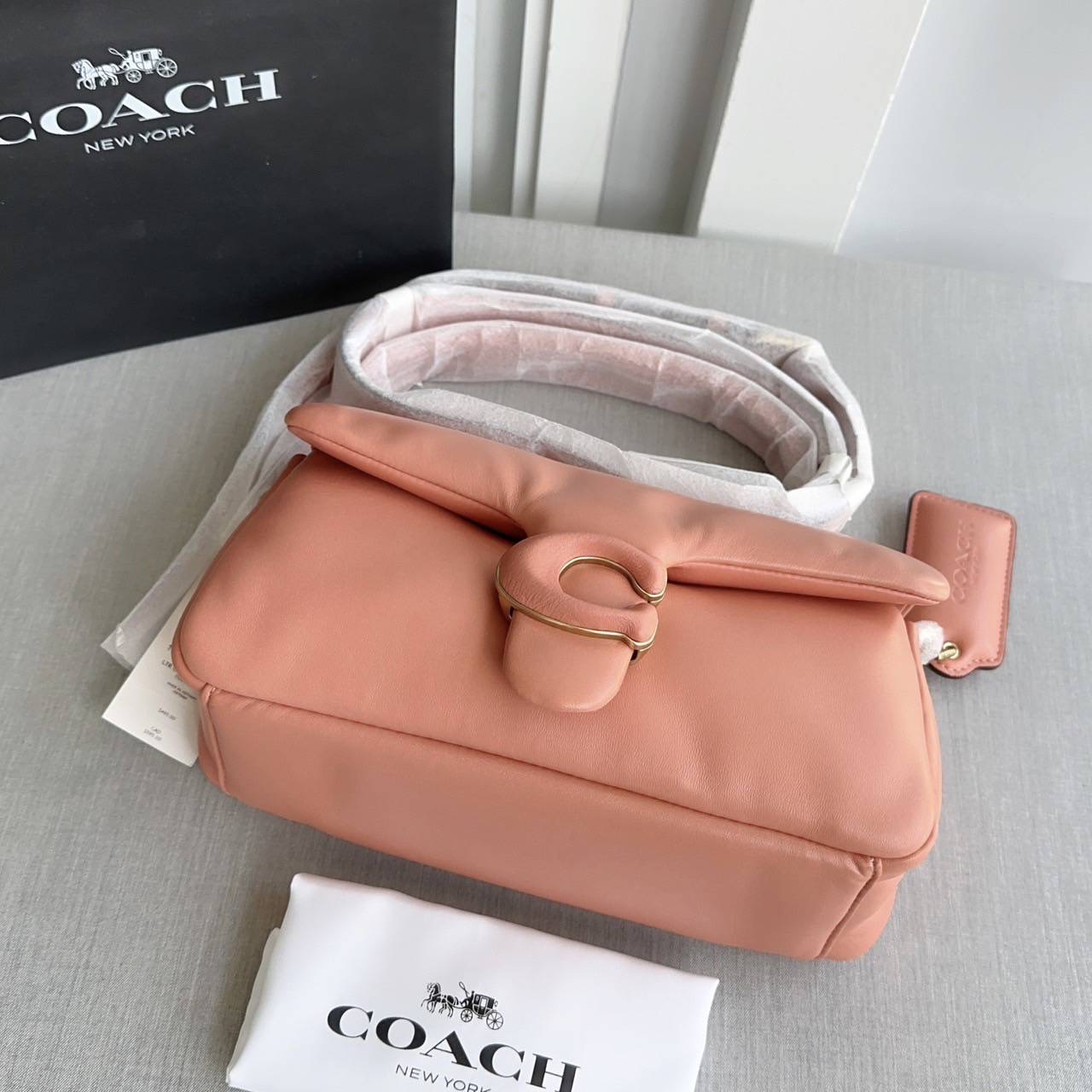 New COACH Pillow Tabby Shoulder Bag 26 สี : LIGHT CORAL มี 2 สาย ถอดได้ทั้ง 2 สายค่ะ ขนาด : 10 1/2"W x 6"H x 3 1/2"D