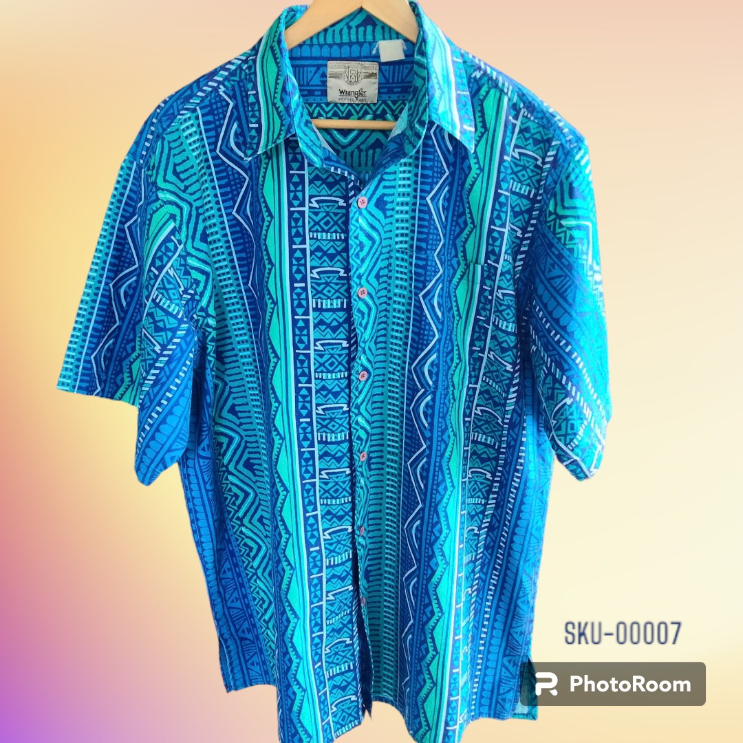 เสื้อฮาวายมือสอง ป้าย Wrangler ลายบาติก อก 22.5 ยาว 31.5 ราคา 250 บาท ค่าจัดส่งเหมา ๆ 30 บาท (สั่งกี่ตัวก็ได้)