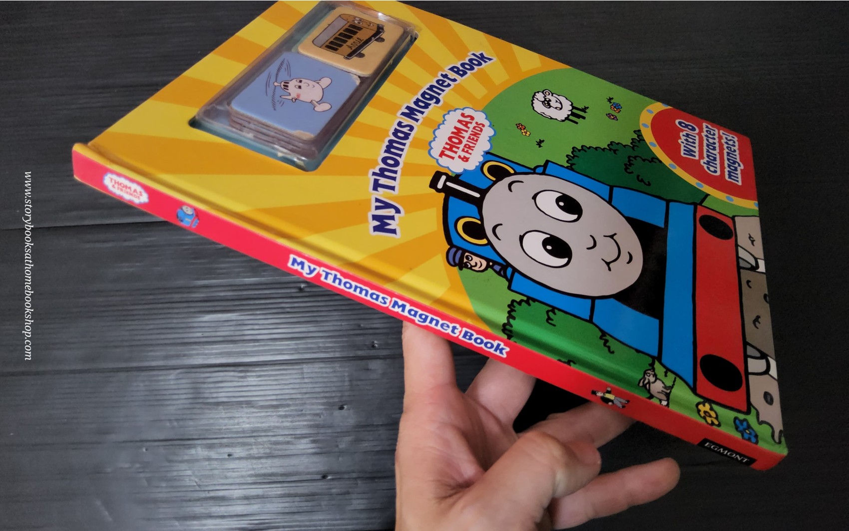 MAGNETS BOARD BOOK ** 🍅🍓MY THOMAS MAGNET BOOK WITH 8 CHARACTER MAGNETS!