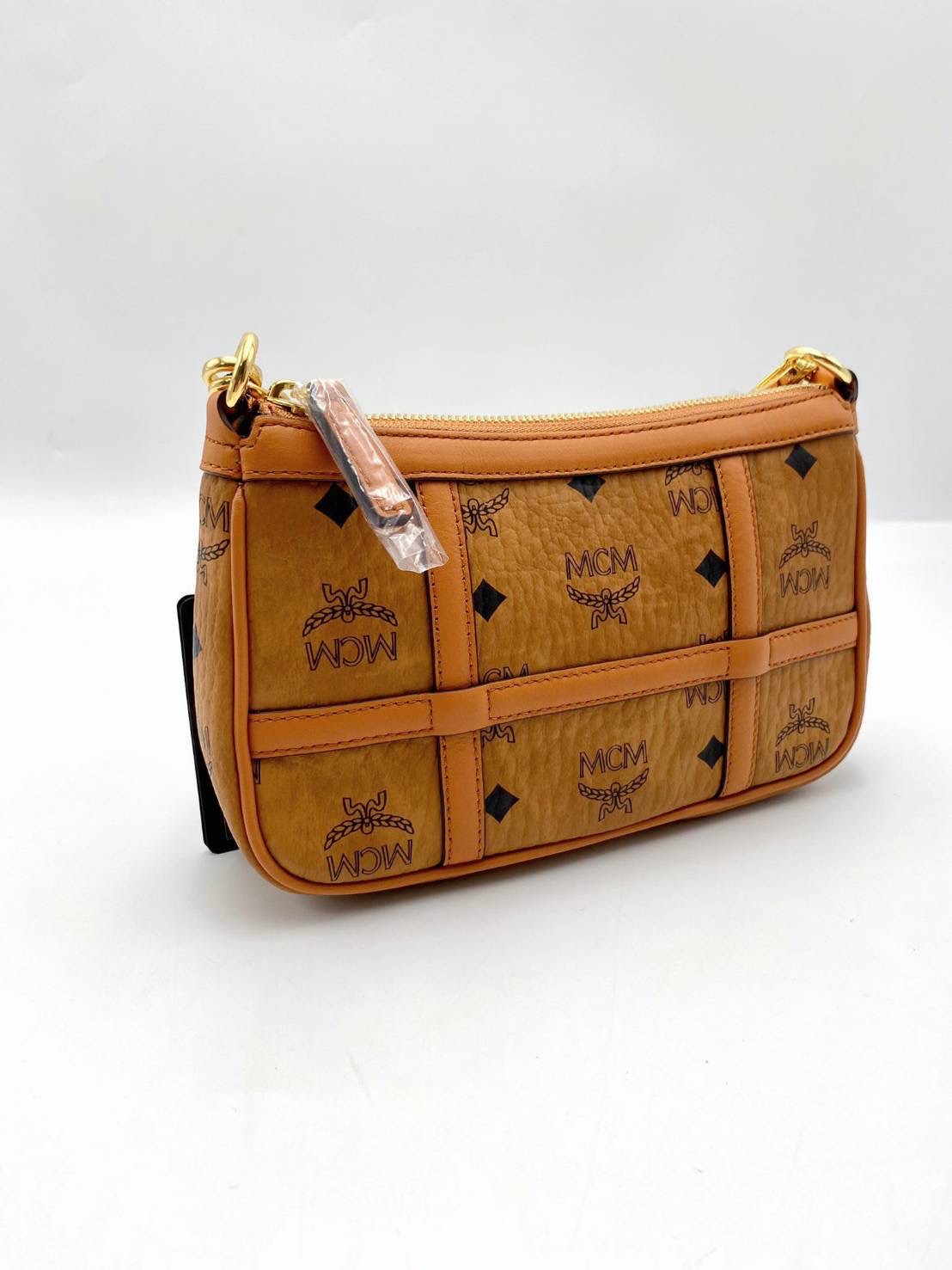 New Mcm delmy รุ่นขายดี ฮิตตลอดกาล ใส่โทรศัพท์ได้ทุกรุ่น