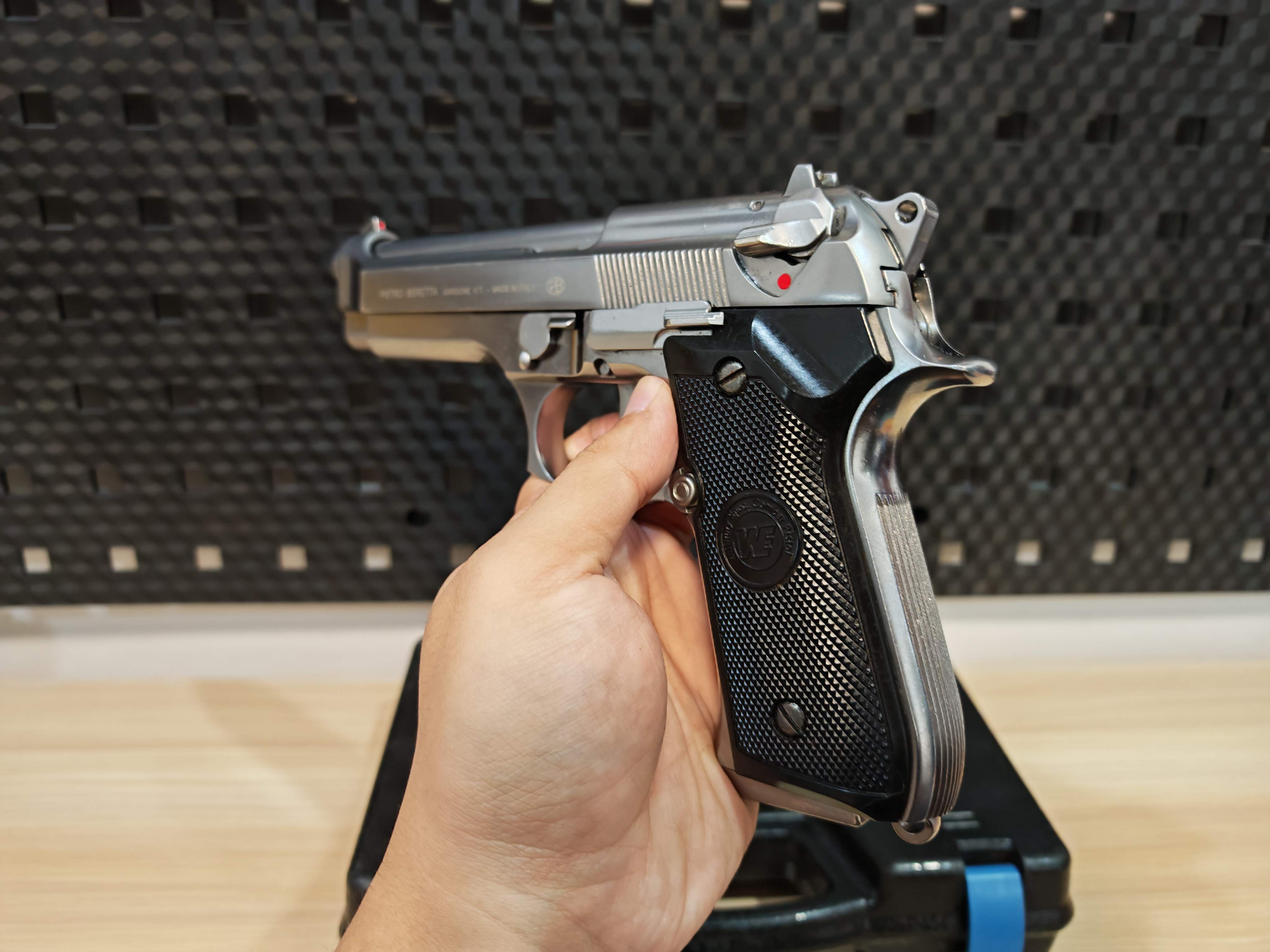 WE Beretta M92 Semi Version GBB เงิน ไต้หวัน BB Gun บีบีกัน แบบแก๊ส ปืนอัดลม มือสอง Airsoft Gun