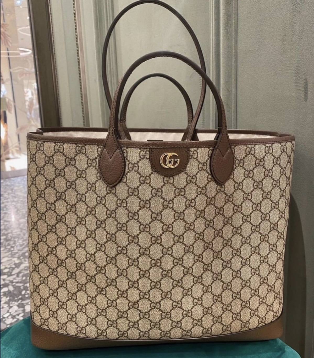 New Gucci tote ขนาด 15 * 11 * 6 นิ้ว มี สายยาว สะพายไหล่ เก็บได้นะคะ อุปกรณ์ การ์ด ถุงผ้า ถุงกระดาษ copyบิล