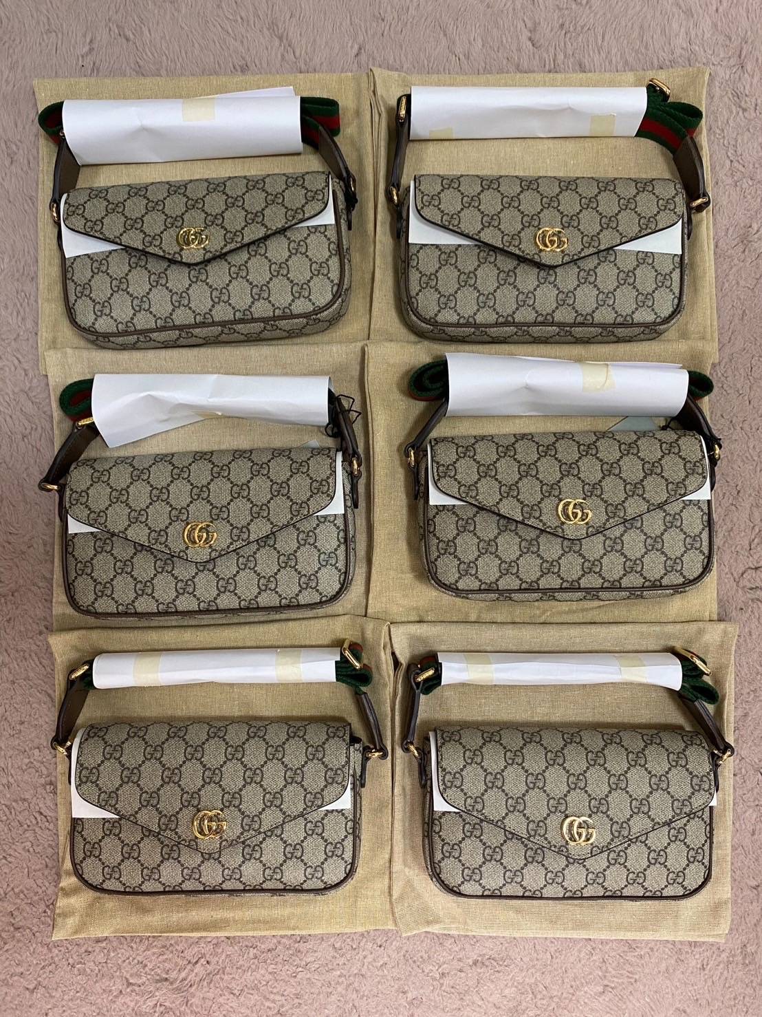 เข้าเพิ่มนะคะ New Gucci OPHIDIA MINI BAG ขนาด : กว้าง 22 ซม. x สูง 13 ซม. x ลึก 4 ซม. อุปกรณ์ : กล่อง ถุงผ้า การ์ด ป้ายห้อย