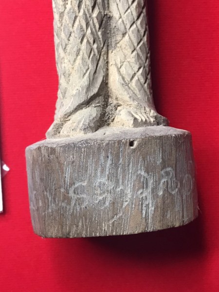 เจ้าแม่จามเทวี ไม้แกะ มีรอยจารหลวงปู่ ได้มาจากเชาวกะเหรี่ยง แม่วาง จ.เชียงใหม่ เคยไปช่วยหลวงปู่สร้างวัด