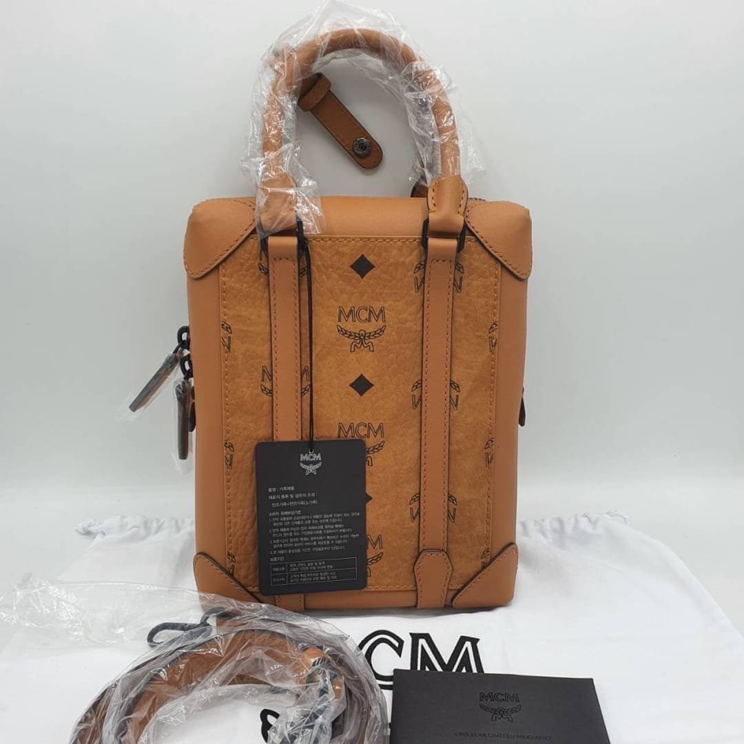 New Mcm N/S Solfberlin crossbody Sz. 6.5” (L) x 8” (H) อุปกรณ์ ถุงผ้า/การ์ดคิง Shop king power