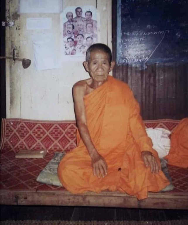 พระทันตธาตุ ครูบาบุญมา วััดบ้านฮวก ต.ภูซาง จ.พะเยา ได้มาจากคุณจักรกฤษณ์ฯ อายุ 45 ปี ได้รับมาจากคุณพ่ออีกทอดหนึ่ง ชื่อสุงเกิด เสียชีวิตเมื่่อ พ.ศ. 2558 ลุงเกิดมีอาชีพ ตำรวจเก่า ใน อ.ภูซาง ท่านเป็นลูกศิษย์คูบาบุญมา ได้รับพระทันตธาตุมาในปี 2548