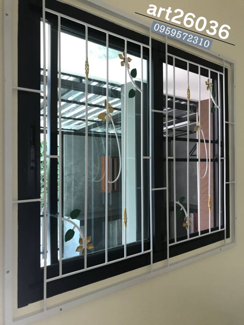 หน้าต่าง เหล็กดัดพร้อมมุ้งลวด ลายผีเสื้อ ดอกไม้