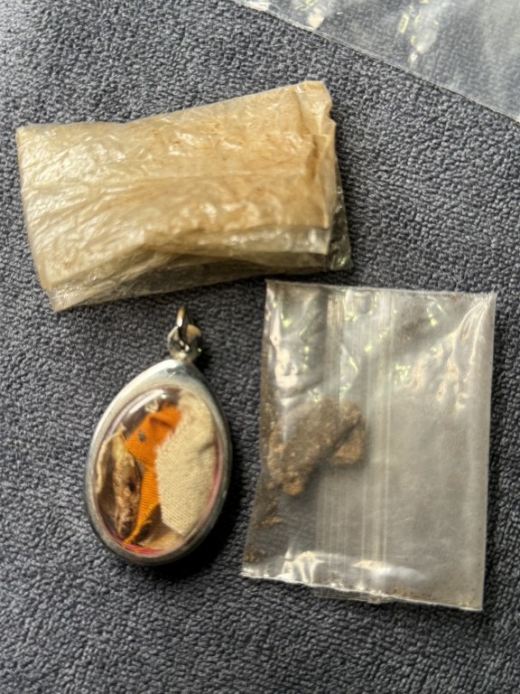 พระทันตธาตุครูบาเมือง วัดท่าแหน จ.ลำปาง พระทันตธาตุ ครูบาเมืององค์นี้ได้มาจากคุณลุงประเสริฐ อายุ 82 ปี ปัจจุบันยังมีชีวิตอยู่ (พ.ศ.2567) คุณลุงประเสริฐท่านเคยเป็นครูสอนในจังหวัดลำปาง ท่านสอนและย้ายโรงเรียน หลายที่ในจังหวัดลำปาง