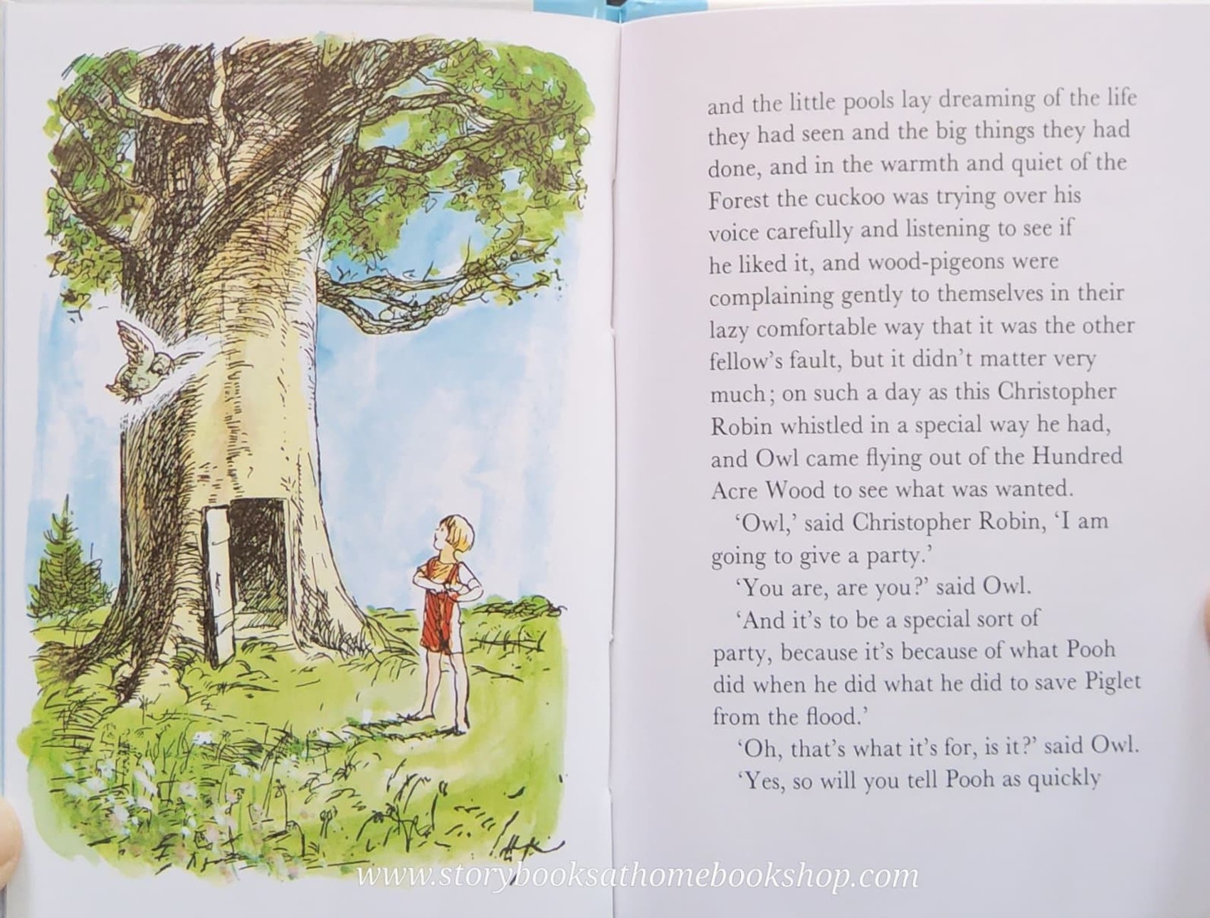 หนังสือนิทานปกแข็ง** 🍅🍅WINNIE THE POOH STORY BOOK:CHRISTOPHER ROBIN FIVES A PARTY BY A.A. MILNE