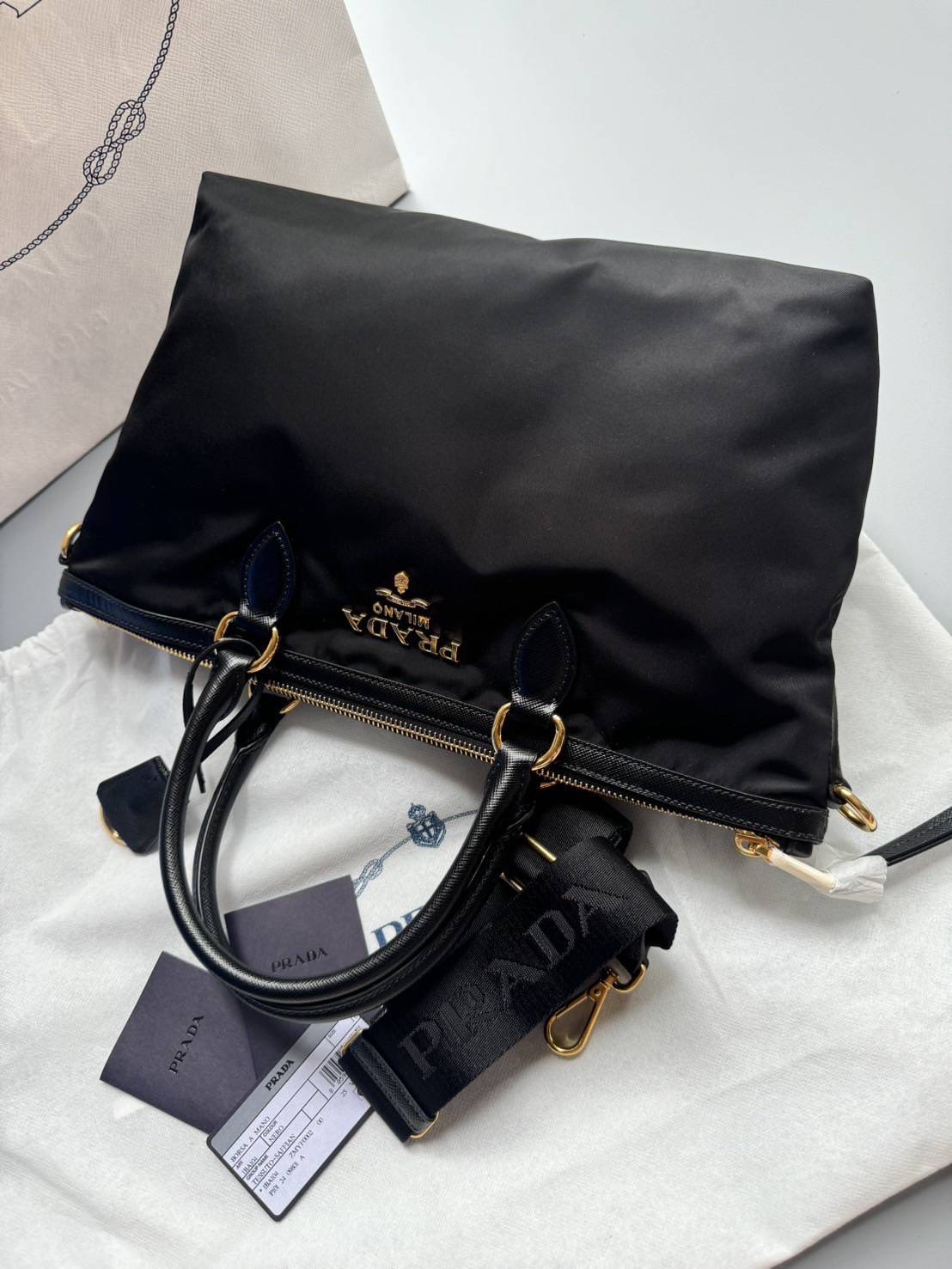 New Prada Nylon รุ่นใหม่สายไนล่อน มี Logo Prada ขนาด 12 x 9 นิ้ว