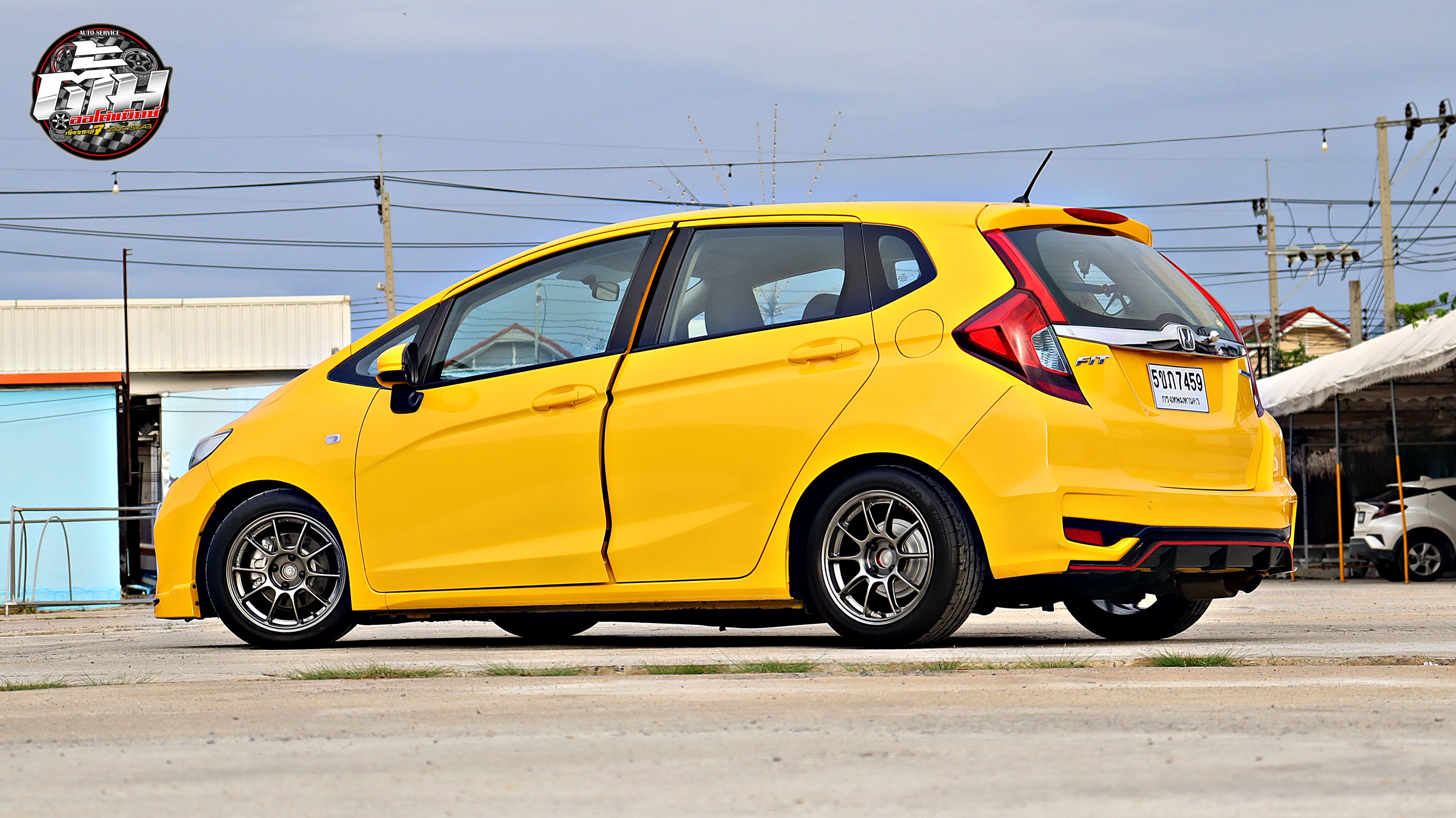 TOYOTA YARIS เปลี่ยนล้อยาง ล้อ TC105X ขอบ15นิ้ว ยาง KINTO FORZA 001 195/50R15 82V