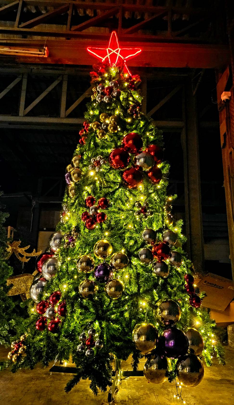 ต้นคริสต์มาสปลอมตกแต่ง ขนาด 12ฟุต พร้อมของประดับ