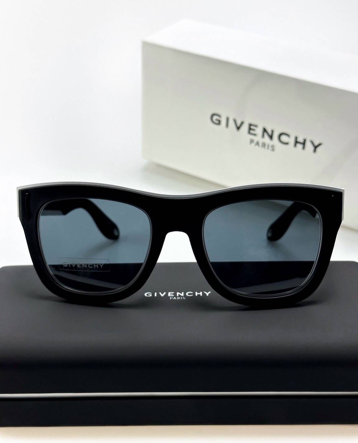 New GIVENCHY sunglasses 100% UV ขนาด 52-22-150 mm Made in italy