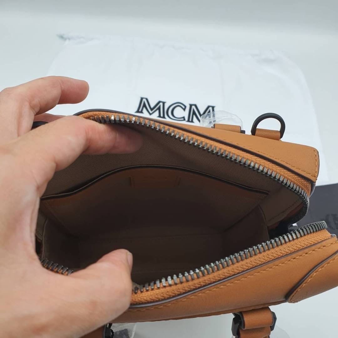 New Mcm N/S Solfberlin crossbody Sz. 6.5” (L) x 8” (H) อุปกรณ์ ถุงผ้า/การ์ดคิง Shop king power