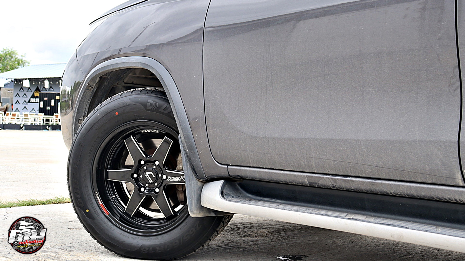 TOYOTA FORTUNER เปลี่ยนล้อยาง ล้อ COSMIS TYPE-R Revolution ขอบ18นิ้ว ยาง DCENTI GODZILLA 265/60R18 114H