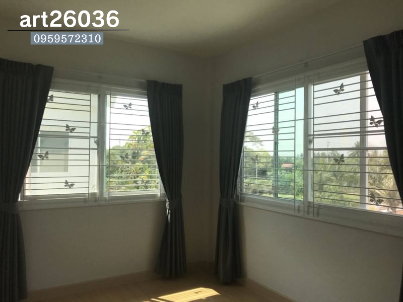 เหล็กดัดประตู โทนสีขาว ผีเสื้อ