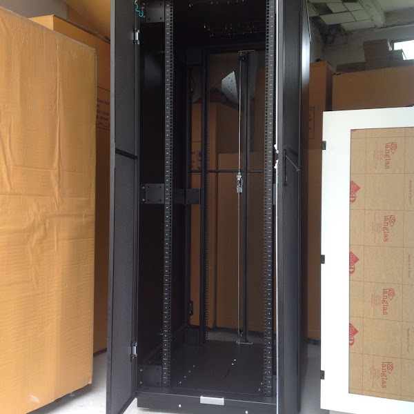 CURVE 19" HIGH PERFORATION EXPORT SERVER RACK 42U (60x60 cm.) สูง 205 cm.