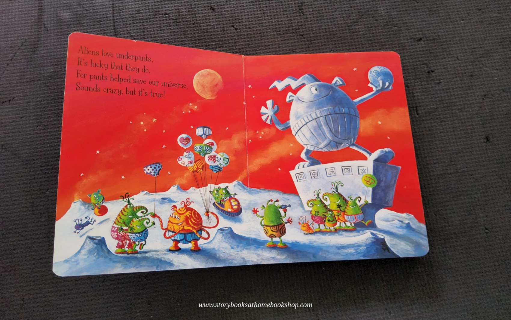 **BOARD BOOK** 🍅🍓ALIENS IN UNDERPANTS SAVE THE WORLD♥️♥️