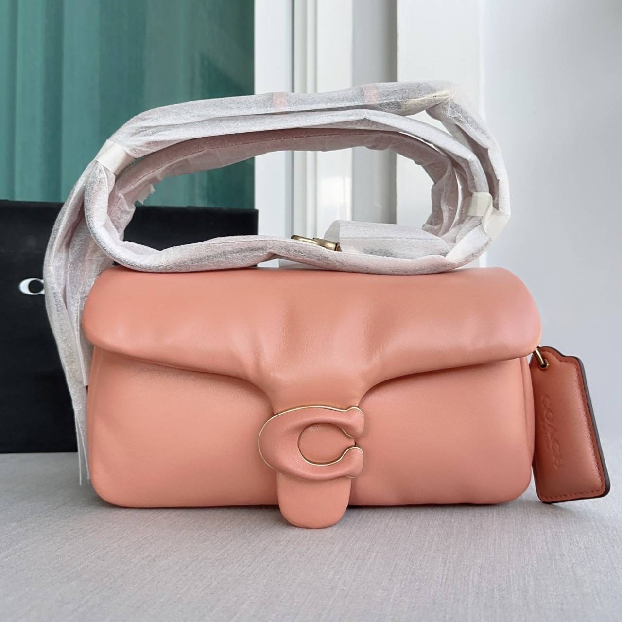 New COACH Pillow Tabby Shoulder Bag 26 สี : LIGHT CORAL มี 2 สาย ถอดได้ทั้ง 2 สายค่ะ ขนาด : 10 1/2"W x 6"H x 3 1/2"D