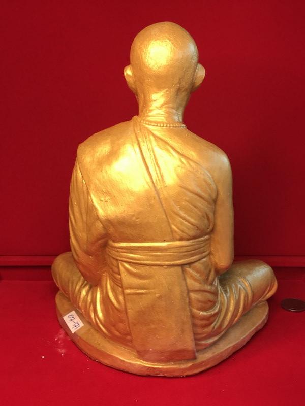 รูปหล่อบูชาหลวงปู่ครูบาชัยยะวงศา วัดพระพุทธบาทห้วยต้ม จ.ลำพูน ขนาด ๙ นิ้ว เนื้อปูนทาทอง ปี ๔๐ สภาพใหม่ ยังไม่ผ่านการบูชา พร้อมกล่องเดิม