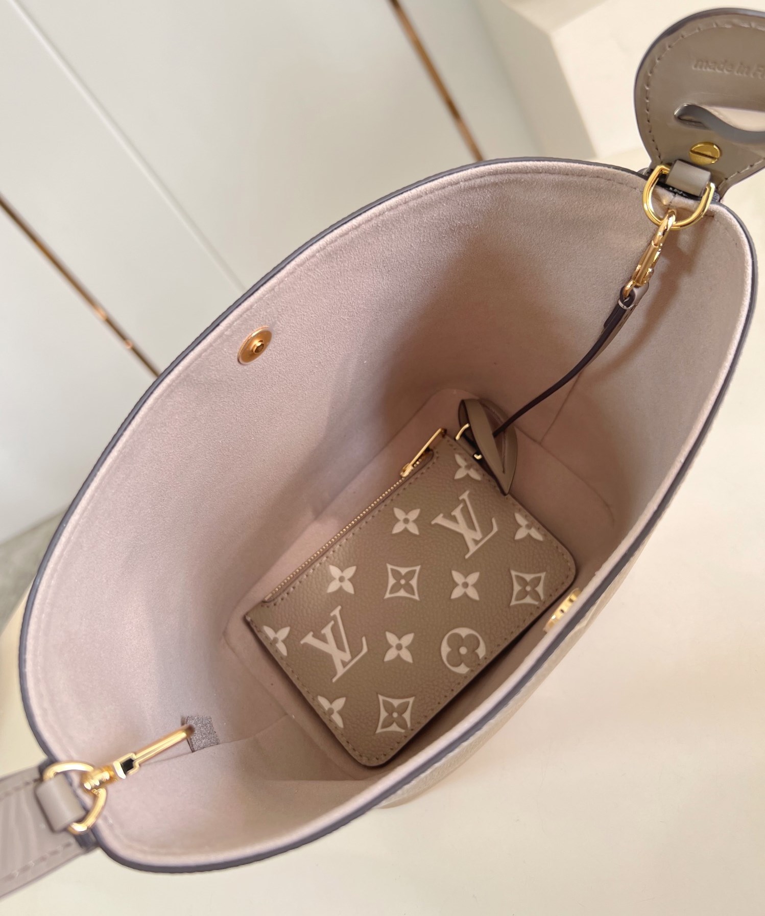 [Pre-order] Louis Vuitton กระเป๋ารุ่น All In BB Bicolor Monogram Empreinte Beige/Cream งานเกรด Vip คุณภาพดีที่สุด