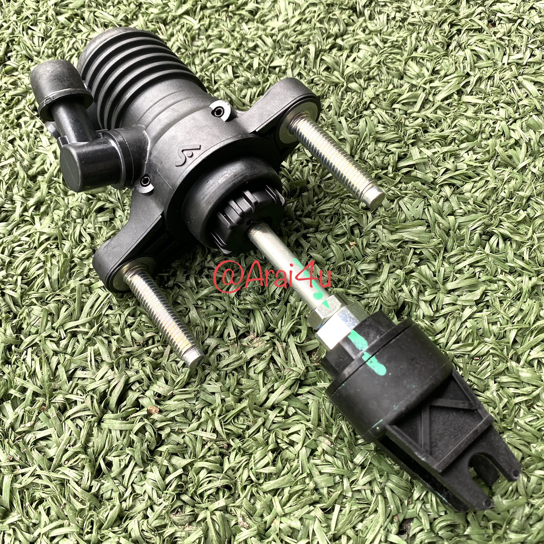 แม่ปั้มคลัทซ์บน TOYOTA REVO 2.4 แท้ (31420-0K070)