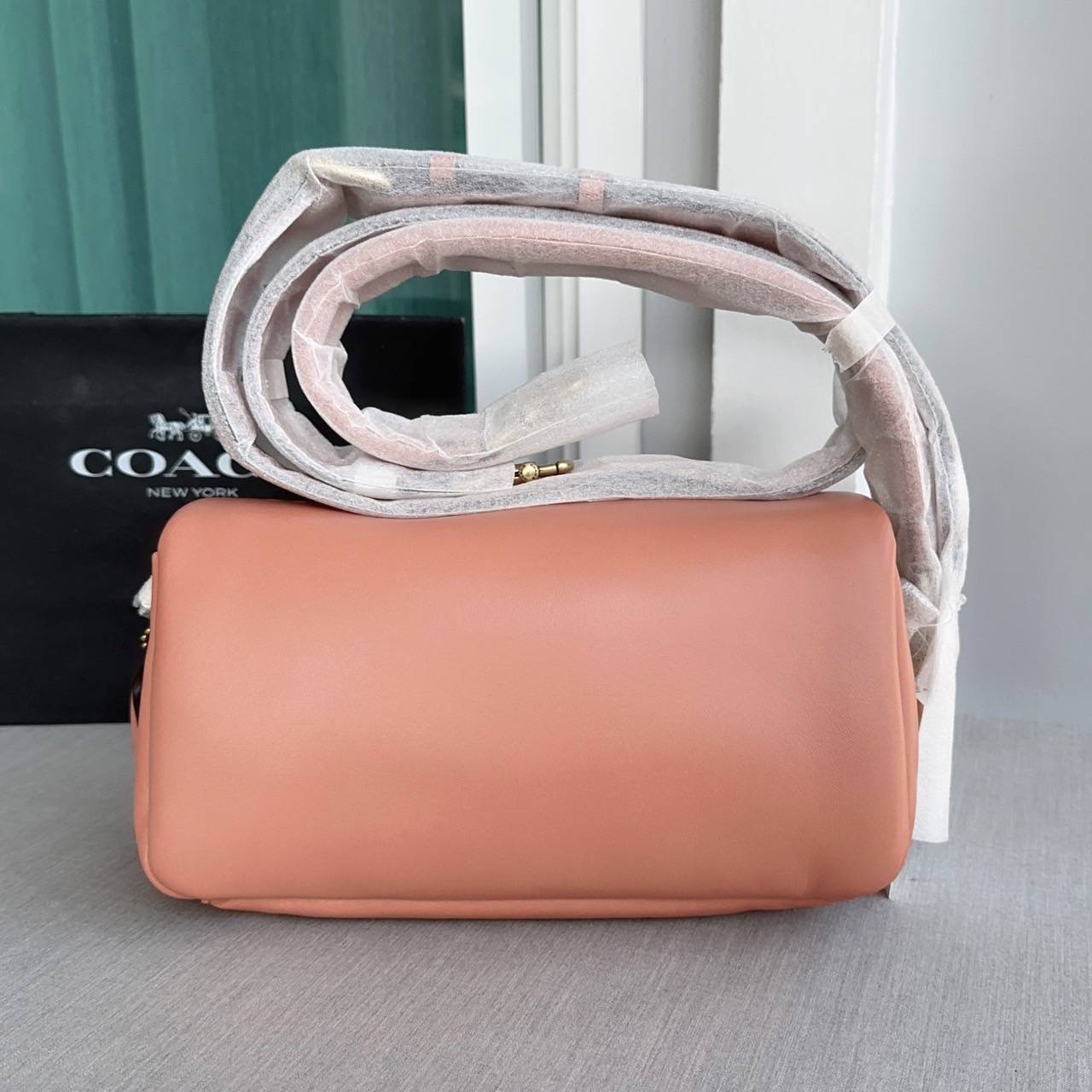 New COACH Pillow Tabby Shoulder Bag 26 สี : LIGHT CORAL มี 2 สาย ถอดได้ทั้ง 2 สายค่ะ ขนาด : 10 1/2"W x 6"H x 3 1/2"D