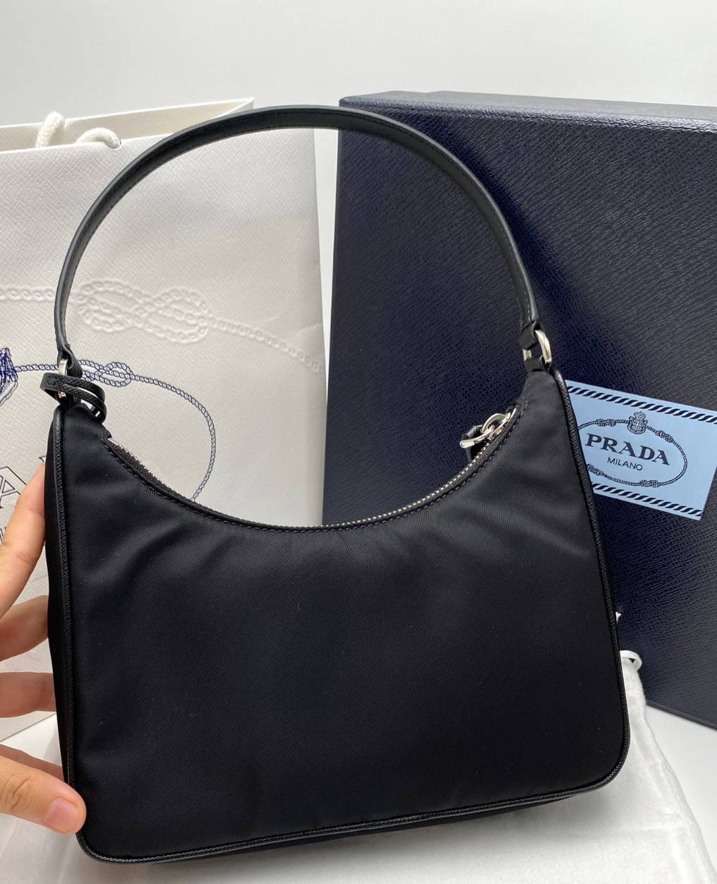New Prada รุ่นหูหนัง Prada Re-Edition 2005 ขนาด : Width: 22cm x Height: 18cm x Depth: 6.5cm