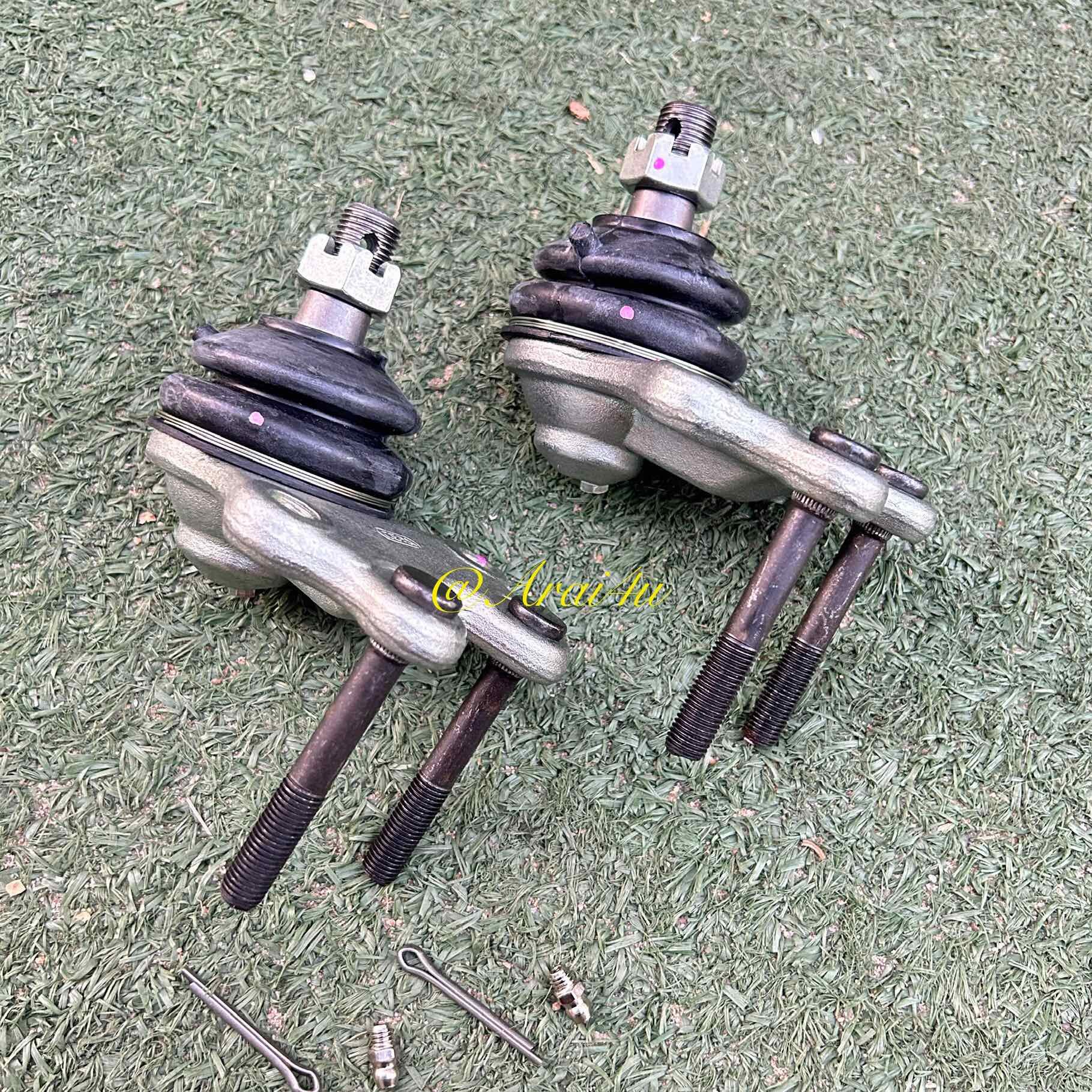 ลูกหมากบน TOYOTA LH112 คู่ละ CERA