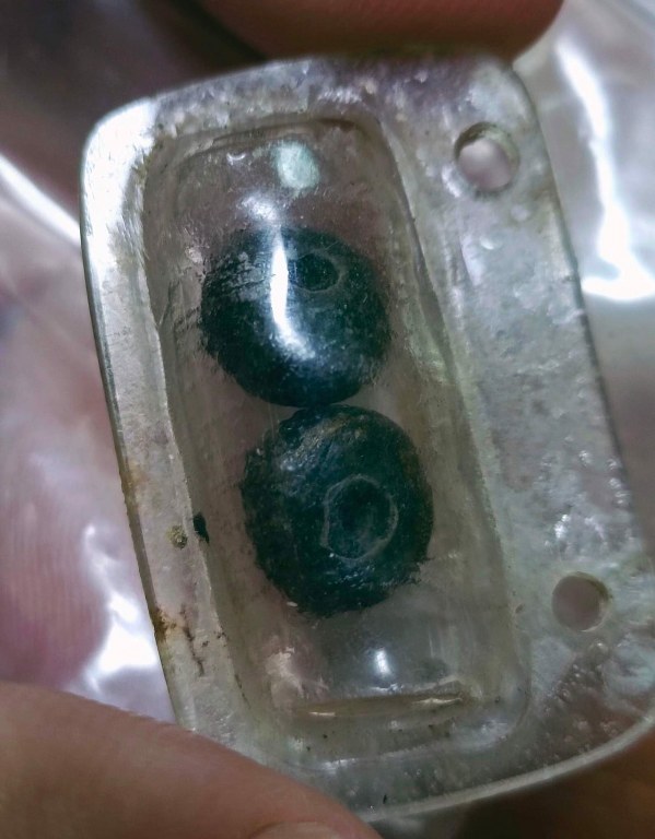 พระทันตธาตุ และเม็ดประคำ ครูบาอินโต คัธวังโส วัดบุญยืน จ.พะเยา ได้มาจากครูประหยัด อายุ ๖๐ ปี (บันทึก พ.ศ.๒๕๖๖) เคยสอนอยู่ที่โรงเรียนสันโค้ง จ.เชียงราย ปัจจุบัน (พ.ศ.๒๕๖๖) เกษียณอายุแล้ว