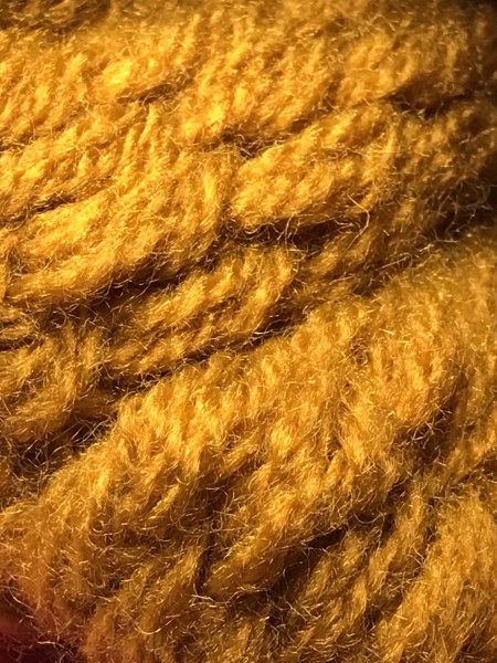 หมวกนี้ได้มาจากคุณลุงพิษณุ ฤทัยรัตน์เจริญ ปัจจุบัยอายุกว่า ๖๐ ปีแล้ว เป็นชาวกะเหรี่ยงชาวห้วยต้ม หลวงปู่ได้ให้หมวกนี้แก่คุณลุงเมื่อคราวเดินทางไปเชียงราย