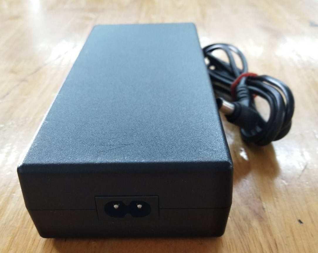 อะแดปเตอร์พร้อมสายไฟ SONY (โซนี่) ของแท้มือสองมากับเครื่อง 19.5V /6.2A