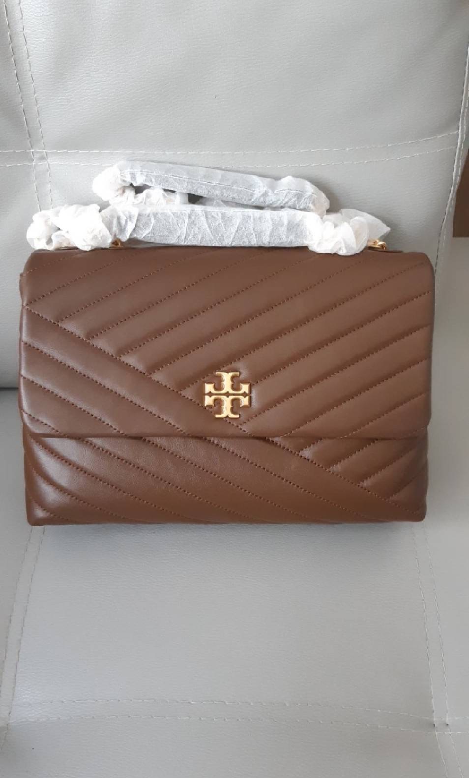พร้อมส่ง งาน Shop New Tory Burch Kira Chevron Convertible Shoulder Bag สี Fudge สวยคลาสสิคฝุดๆ จัดด่วนๆจ้า