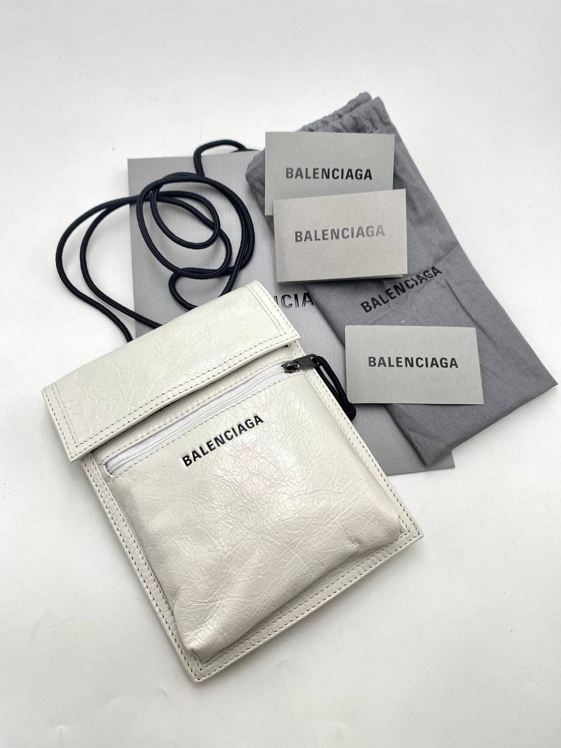 New Balenciaga crossbody ขนาด : 19x15 ซม