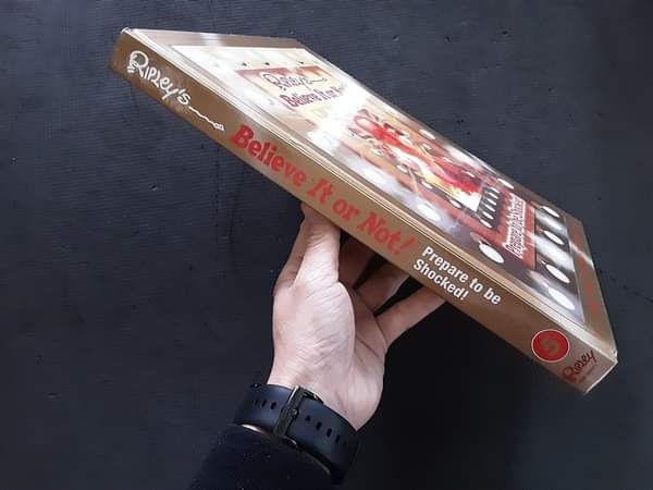 Knowledge Book ** 🍓🍓RIPLEY'S BELIEVE IT OR NOT!♥️♥️