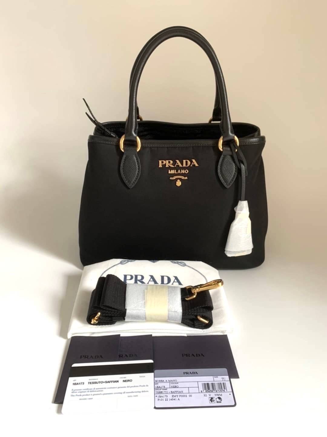 มาเพิ่ม 3 ใบ New Prada Nylon Bag ไซส์ใหญ่ มีสายยาวถอดได้