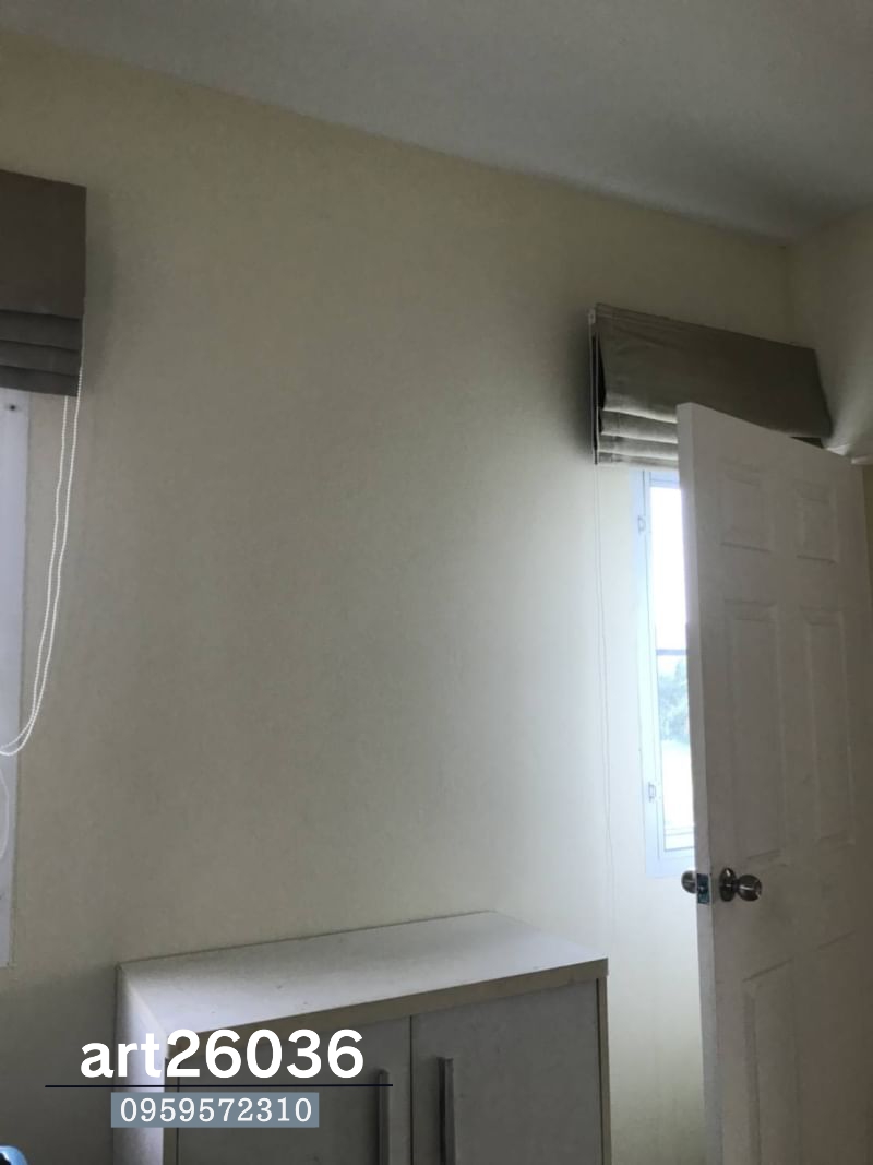 ม่านพับสีหม่นๆ