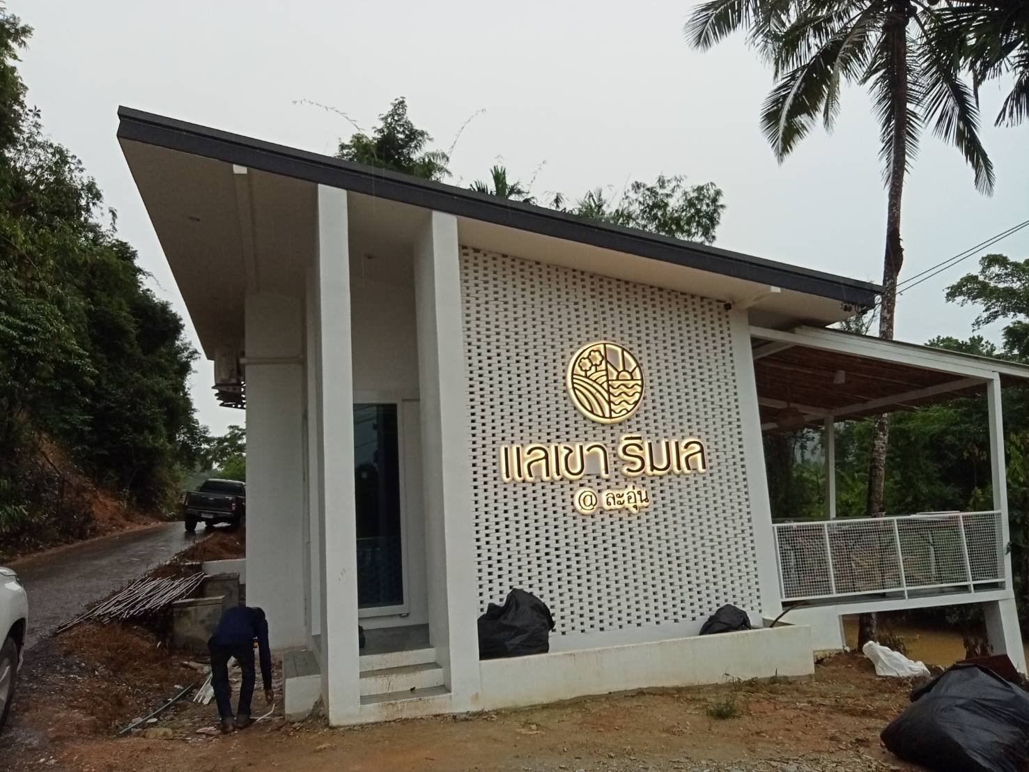 #งานติดตั้งป้ายอักษรซิงค์ไฟออกหลัง