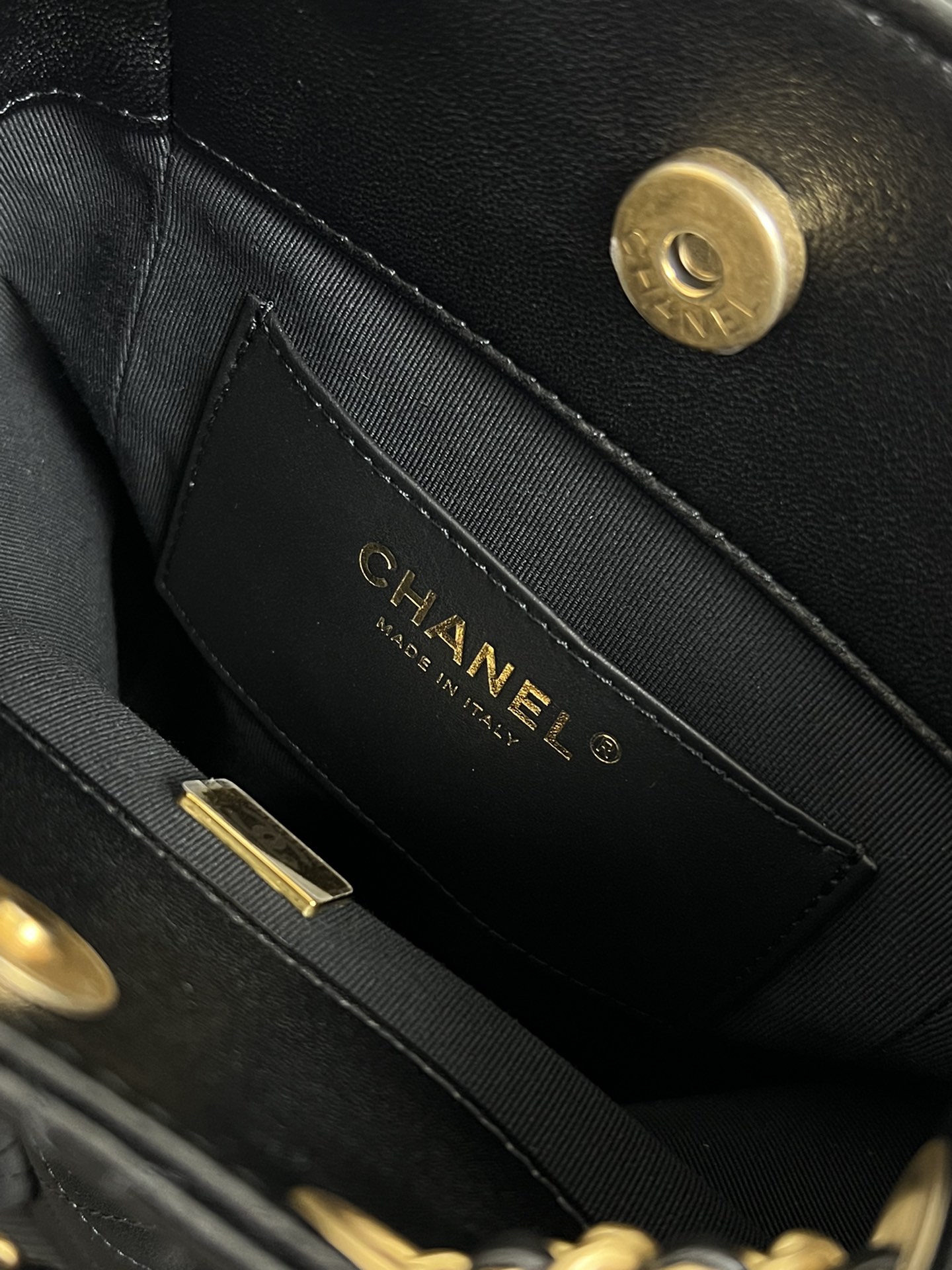 [Pre-order]กระเป๋าBackpack Shiny Lambskin & Gold-Tone Metal Blackงานเกรด Vip คุณภาพดีที่สุด AS5310