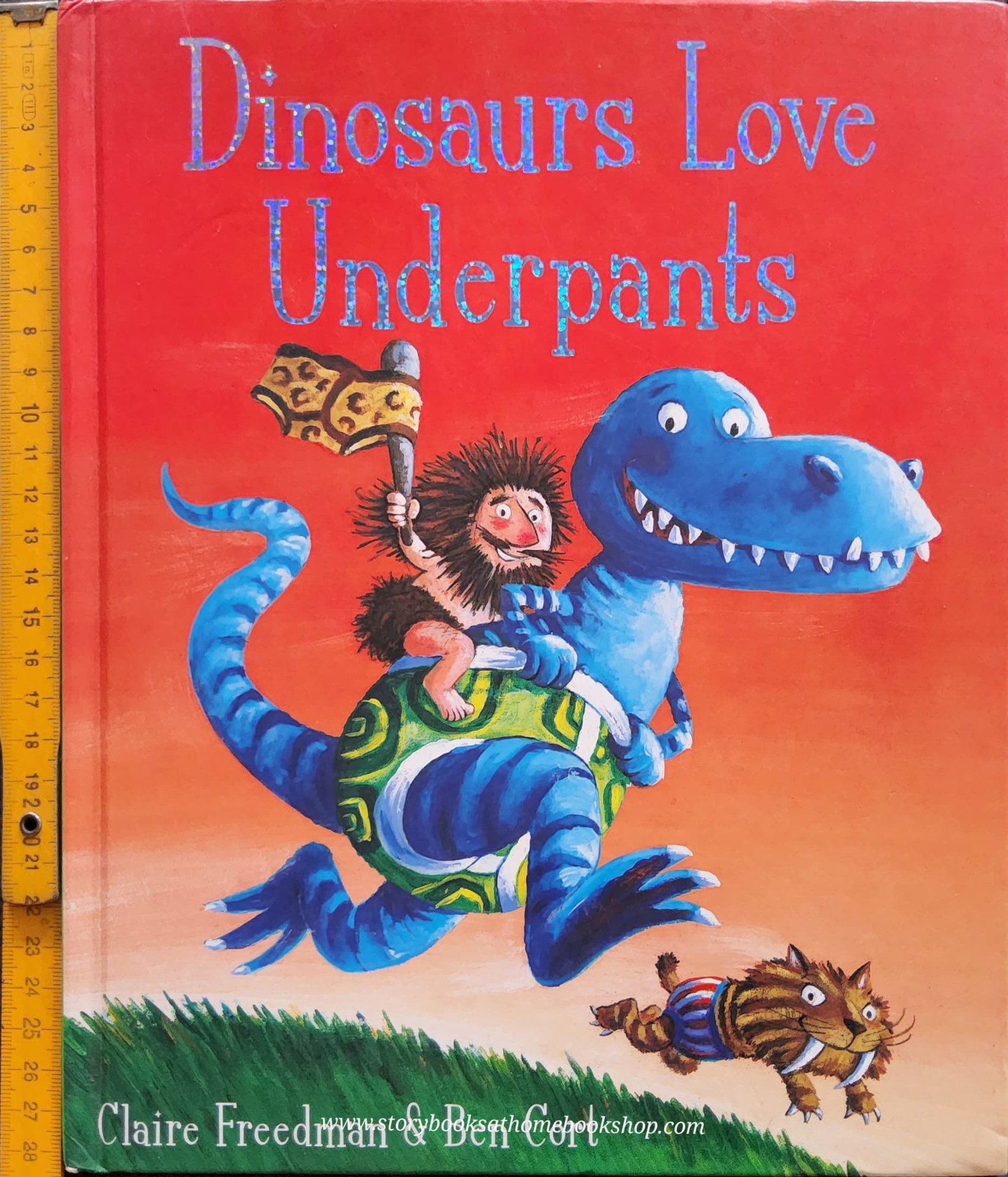 หนังสือนิทานปกแข็ง** 🍓🍓DINOSAURS LOVE UNDERPANTS