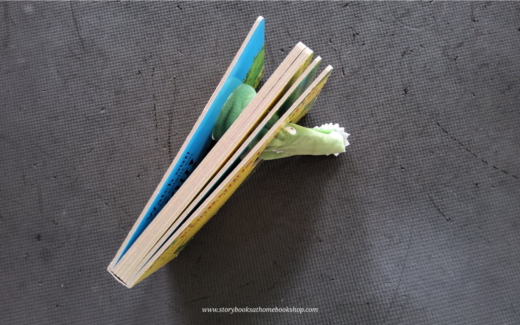 FINGER PUPPET BOARD BOOK** 🍅🍓THE ENORMOUS CROCODILE BY ROALD DAHL