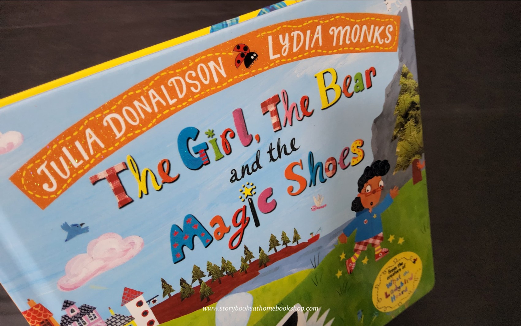BOARD BOOK** 🍅🍓 THE GIRL,THE BEAR AND THE MAGIC SHOES BY JULIA DONALDSON.LYDIA MONKS