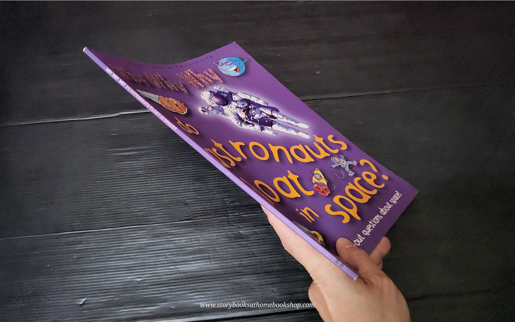 KNOWLEDGE BOOK** 🍅🍓WHY WHY WHY DO ASTRONAUTS FLOAT IN SPACE? QUESTIONS ABOUT SPACE!