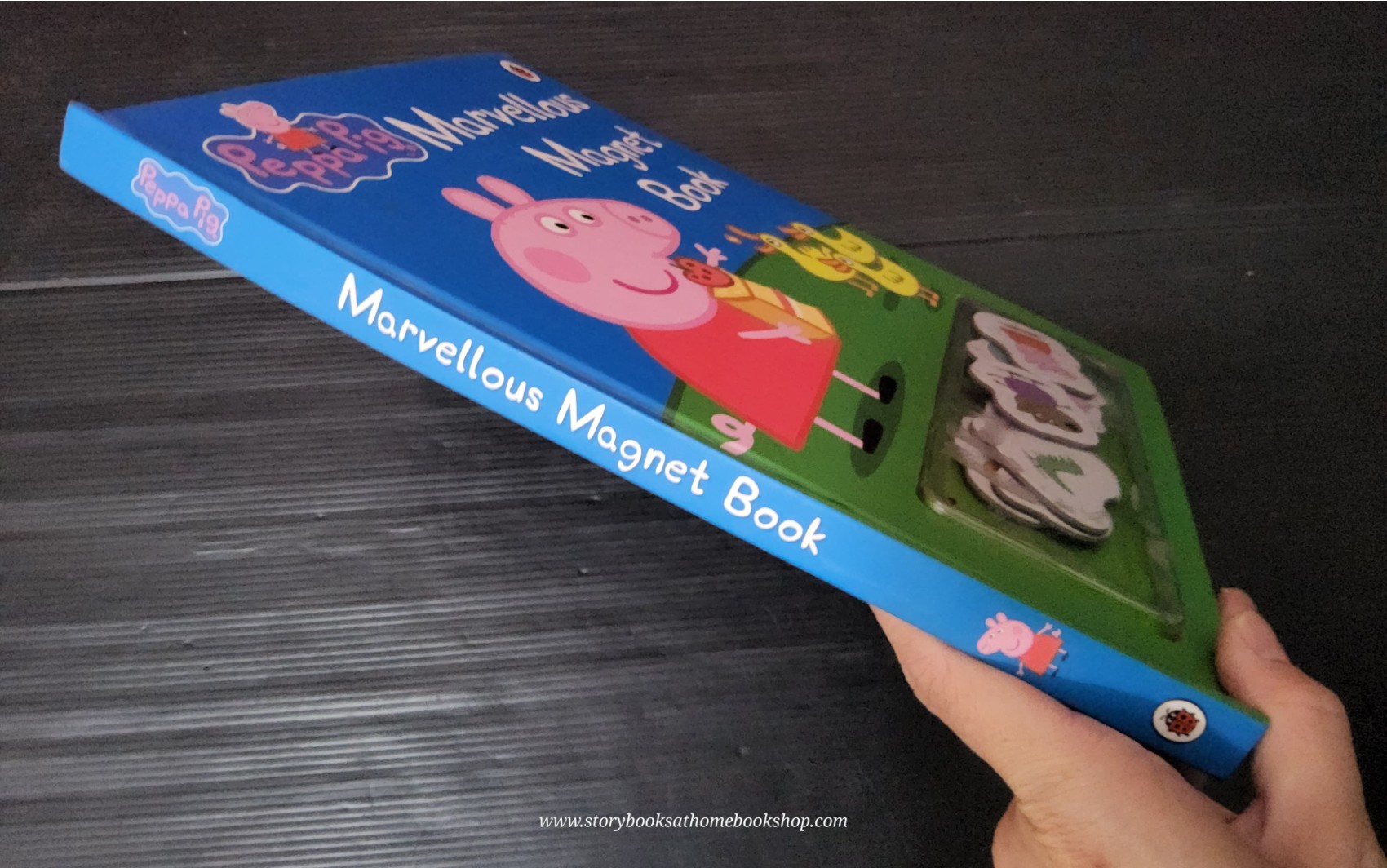 MAGNET BOOK** 🍅PEPPA PIG MARVELLOUS MAGNET BOOK
