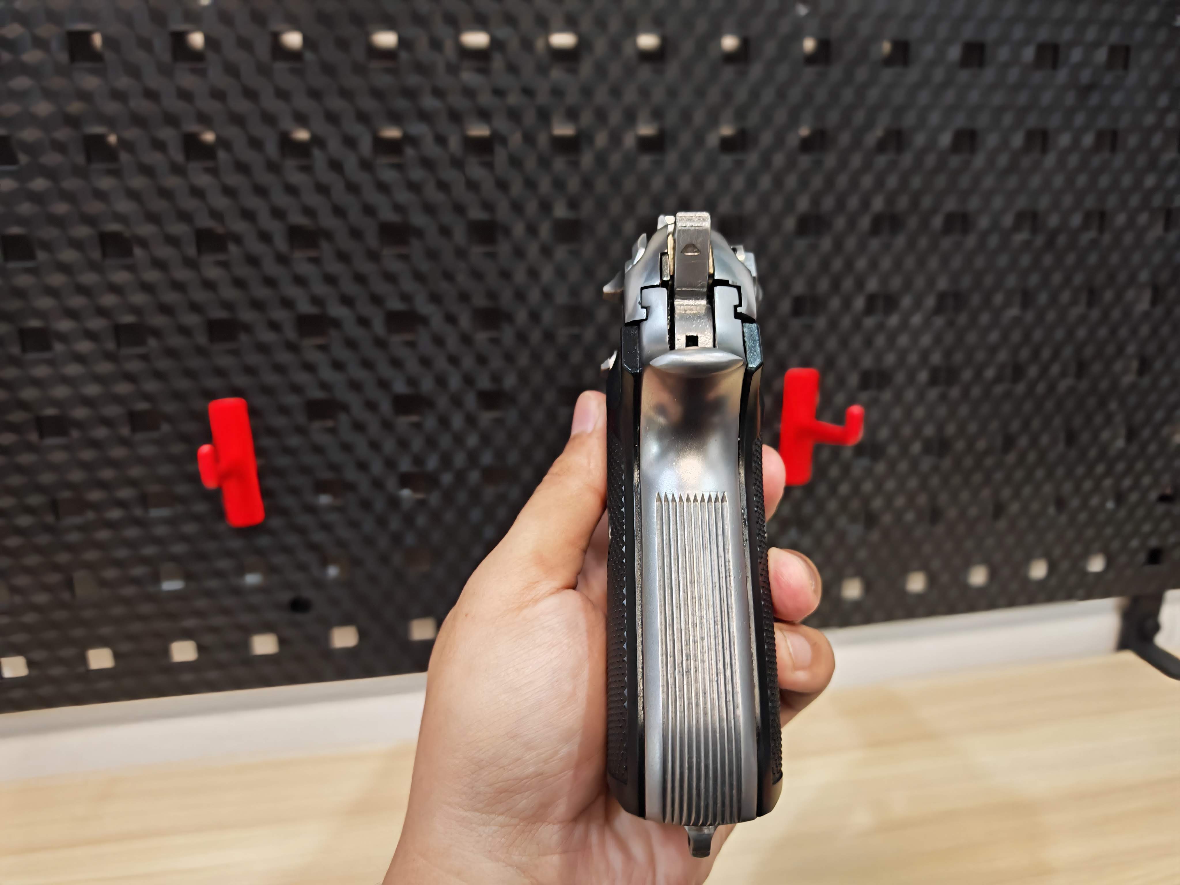 WE Beretta M92 Semi Version GBB เงิน ไต้หวัน BB Gun บีบีกัน แบบแก๊ส ปืนอัดลม มือสอง Airsoft Gun